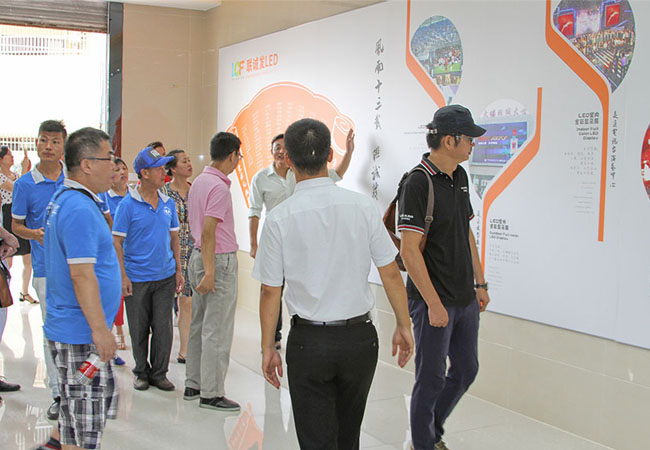  2016年慧聪买家团参观多宝电竞一楼大厅