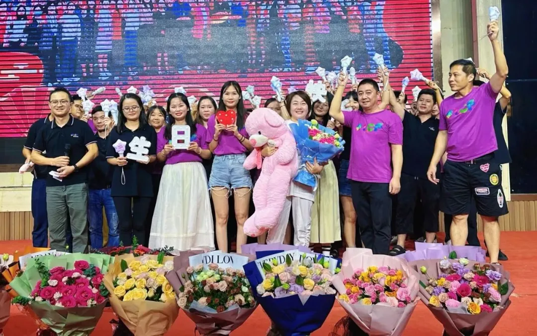 多宝电竞切蛋糕仪式